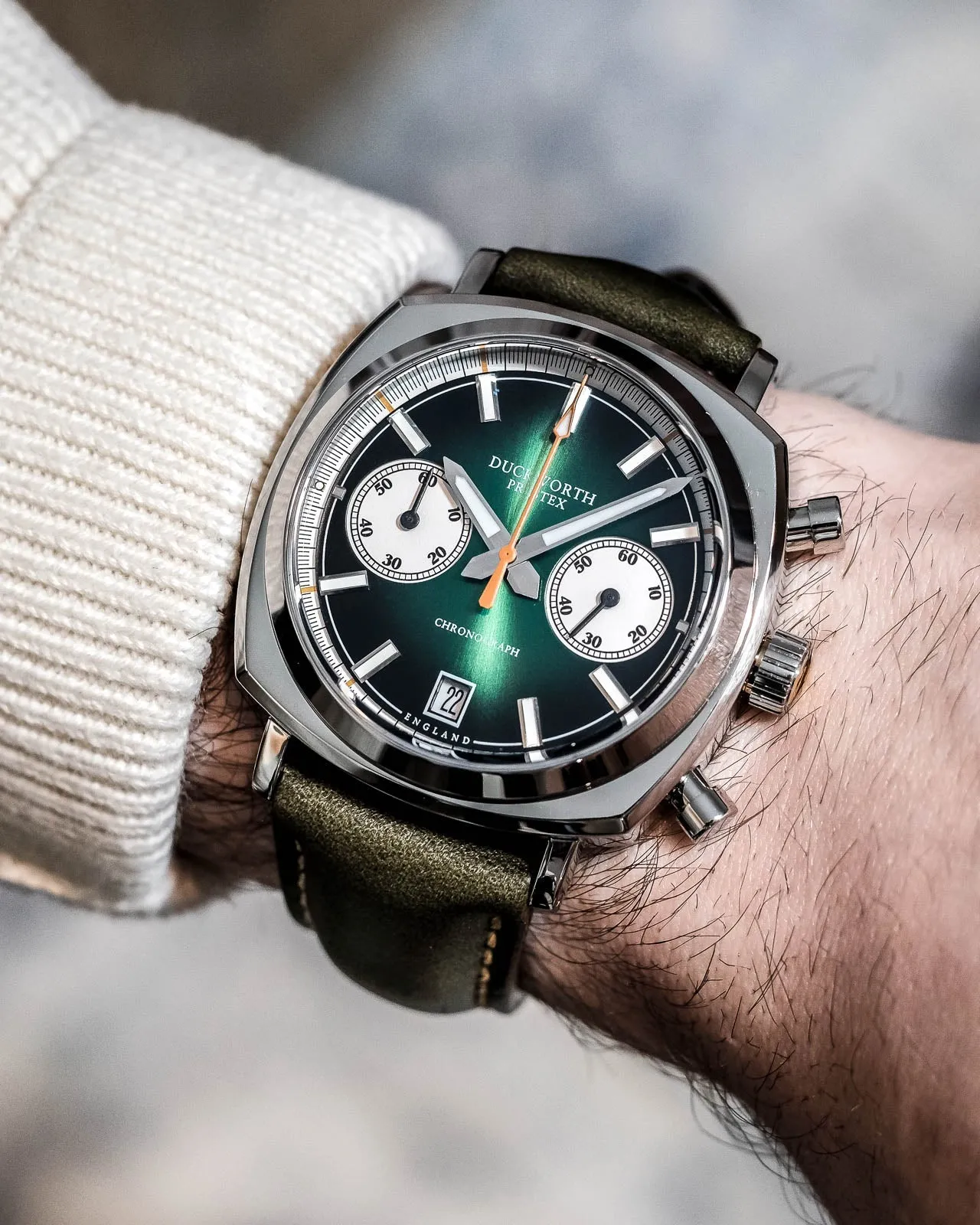 DP Watch Chronograph 42 Green Sunburst Olive Green Leather