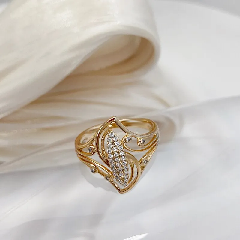 Elegant Geometric Curve Texture Rings