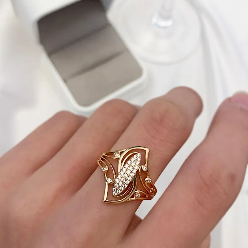 Elegant Geometric Curve Texture Rings