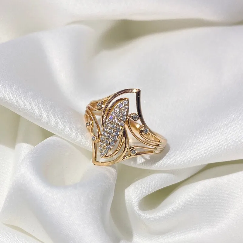 Elegant Geometric Curve Texture Rings