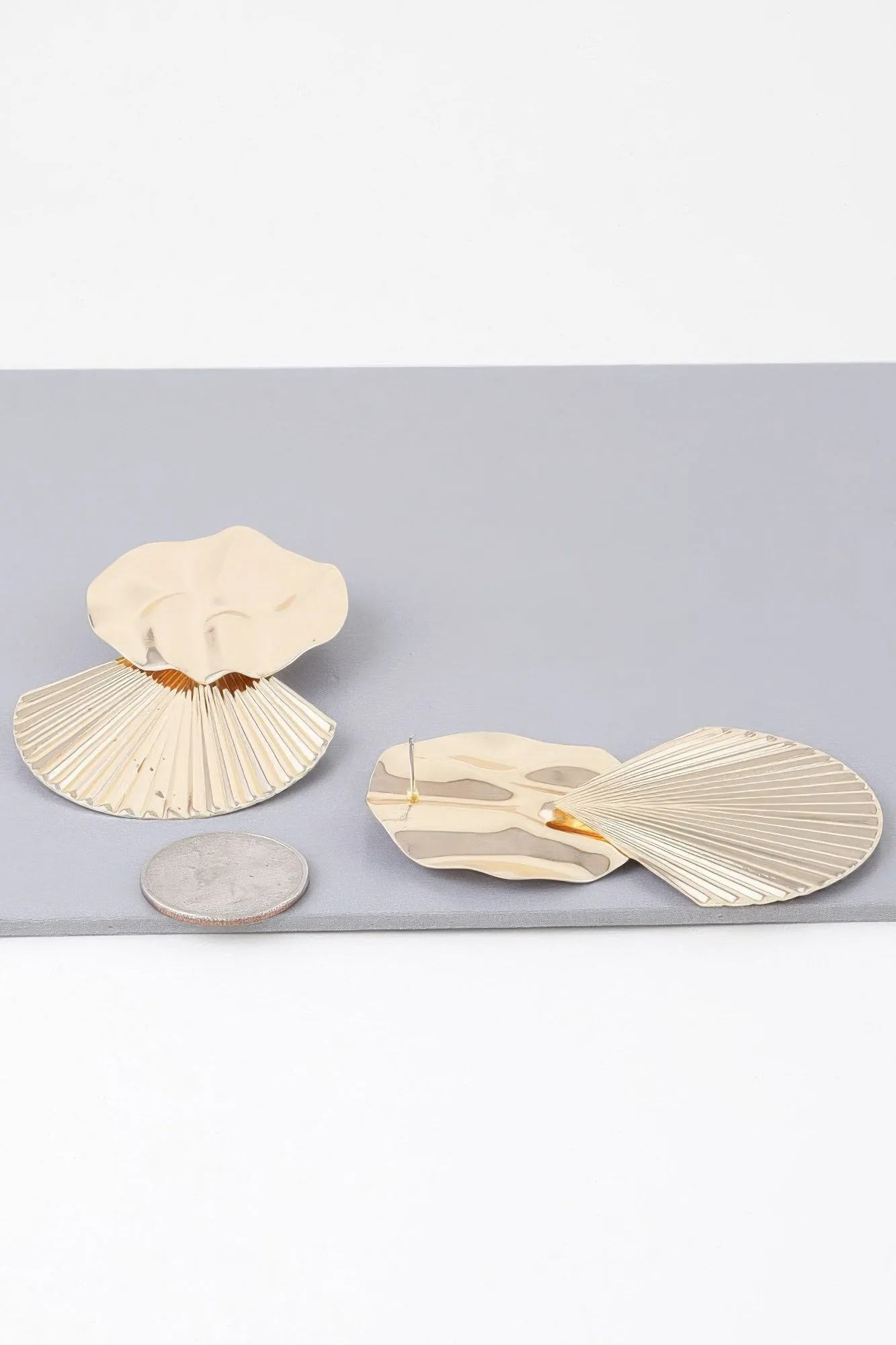 Shiny Shell Disc Earrings