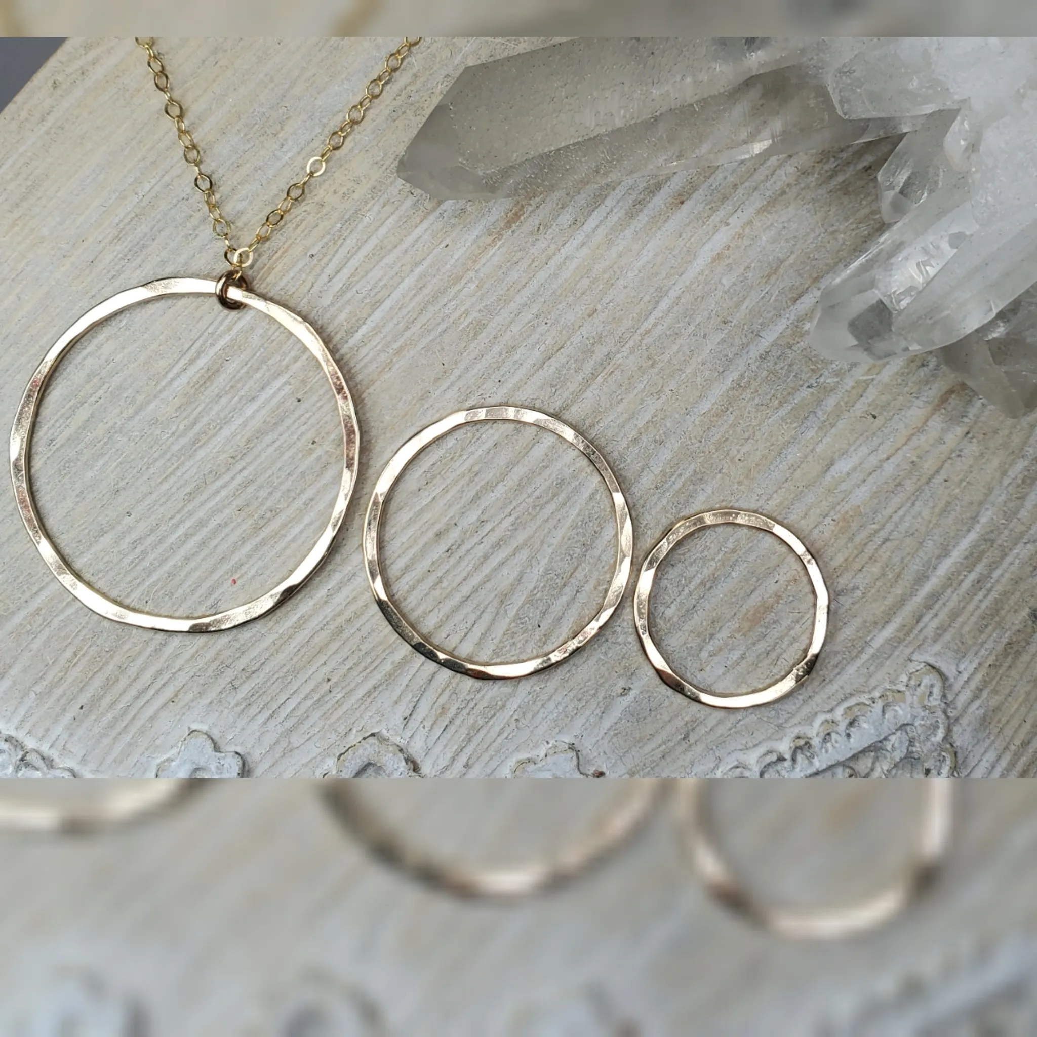 Simple circle necklace